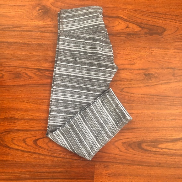 Lululemon Crop Leggings - Picture 4 of 8